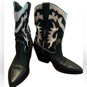 Dolce Vita cowgirl boots size 6